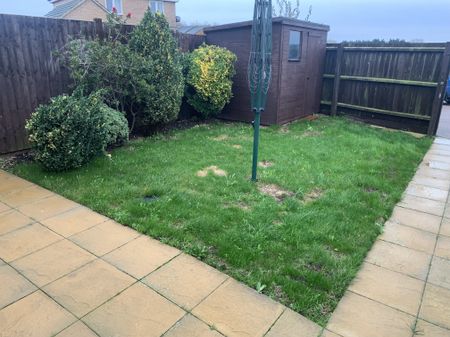 Tamarisk Drive, Great Yarmouth, Caister-On-Sea - Photo 2