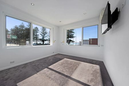 Stunning Two Bedroom Unit Across From The Water - Photo 2