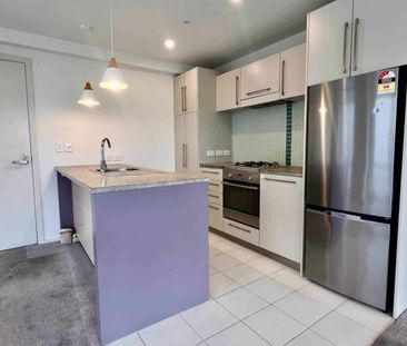 Luxurious Top Floor Apartment in St Lukes - Photo 4