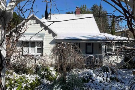 Guyong Cottage In Convenient Location! - Photo 2