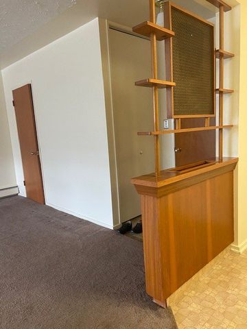 2 BDRM/1 BATH - 2601 7TH ST E - Available NOV 1 - Photo 5