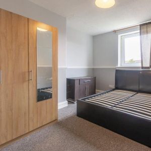 3 bedroom flat share to rent - Photo 2