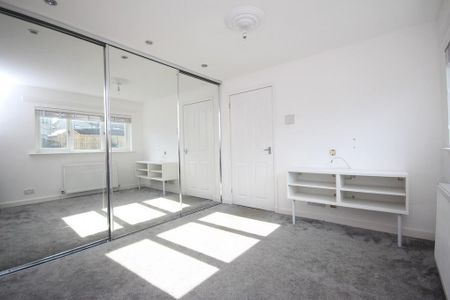 2 bedroom end of terrace house to rent - Photo 4