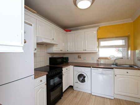 Homes for students in Loughton Room 1 - Photo 3