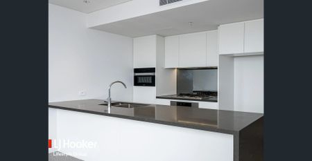 In the Heart of Town - Photo 5