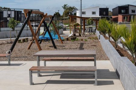 Stunning Two-Bedroom Townhouse for Rent in ... - Photo 2