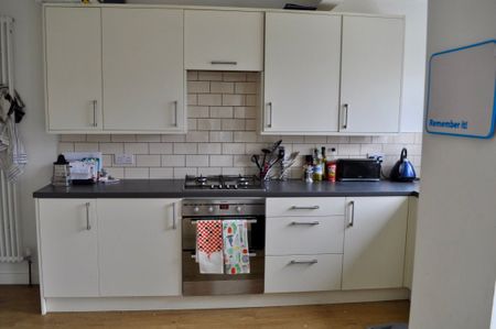 Double Room- Sociable House - Close to Airbus & MOD - Photo 2