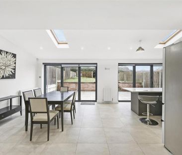 3 bedroom semi-detached house to rent - Photo 4