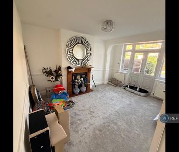 4 bedroom semi-detached house to rent - Photo 2