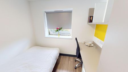 1 bedroom in a flat share to rent - Photo 2