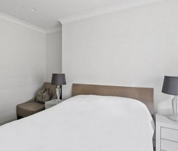 5 bedroom end of terrace house to rent - Photo 4