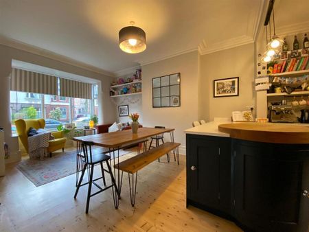 4 bedroom semi-detached house to rent - Photo 4