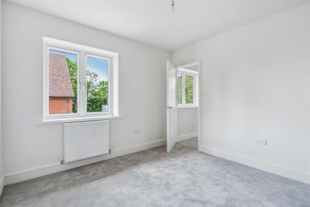 4 bedroom detached house to rent - Photo 4