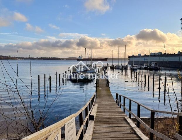 Maritime 3-Zimmer-Altbauwohnung mit direkter Wasserlage, Strandnähe & Charme in Kiel-Friedrichsort - Photo 1