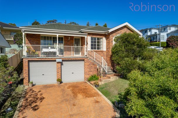 Elevated three bedroom modern home with double garage - Photo 1