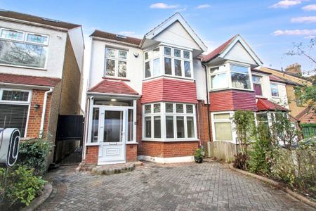 4 bedroom semi-detached house to rent - Photo 4