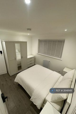 1 bedroom in a flat share to rent - Photo 3