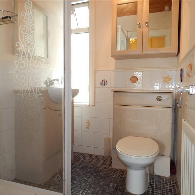 School Street - Photo 1