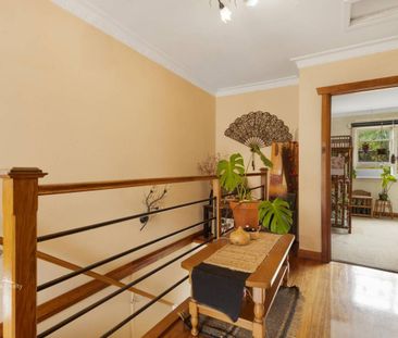 Charming and Spacious Family Home in Hillcrest - Photo 3