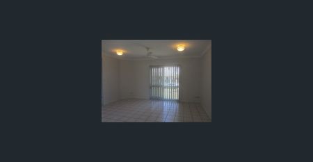 FAMILY LIVING MT LOUISA - Photo 2