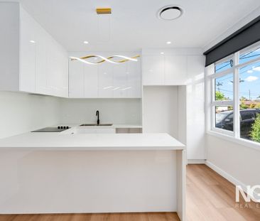 Family-Friendly 3-Bedroom Home With Bonus Studio In Ideal Location!! - Photo 4