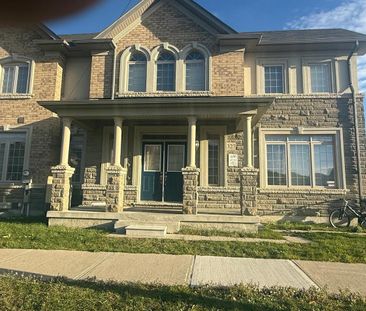 For Lease - 327 Remembrance Road, Brampton, Ontario - Photo 6