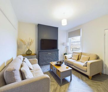 4 bedroom detached house to rent - Photo 2