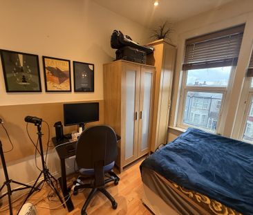 Ballards Lane, London - Photo 3