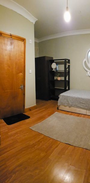 Room in a Shared House, Colville Road, E11 - Photo 1