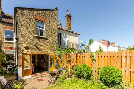 5 bedroom end of terrace house to rent - Photo 3