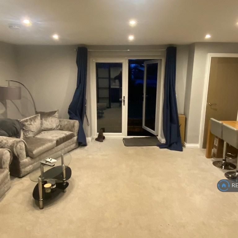 2 bedroom semi-detached house to rent - Photo 1