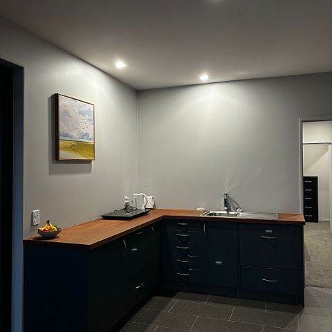 Chic 1BR Flat w/ view and garden in Lyttelton! - Photo 1