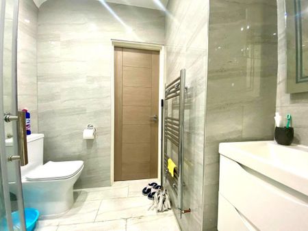 5 bedroom semi-detached house to rent - Photo 3