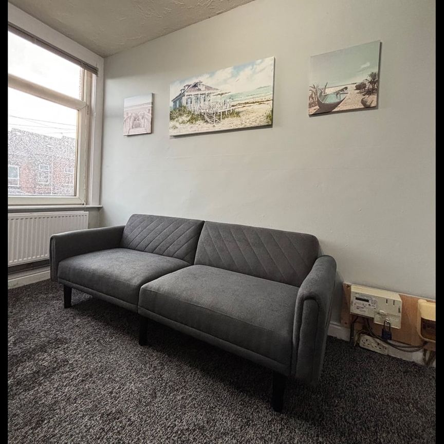 1 Bed Flat, Tempest Road, LS11 - Photo 1