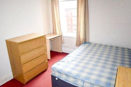 4 bedroom terraced house to rent - Photo 3