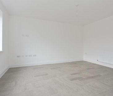 3 bedroom detached house to rent - Photo 2