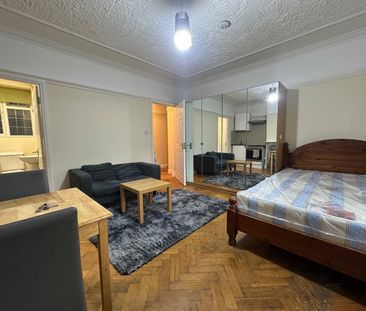 Studio Flat, Wendover Court, NW2 - Photo 3