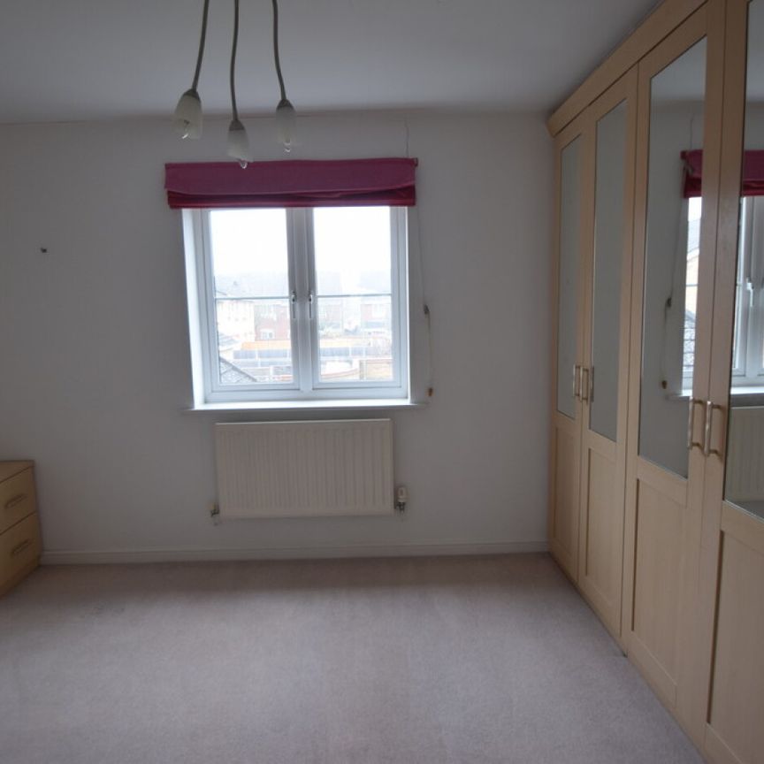 3 bedroom Town House - Epsom Close, Stevenage - Photo 1