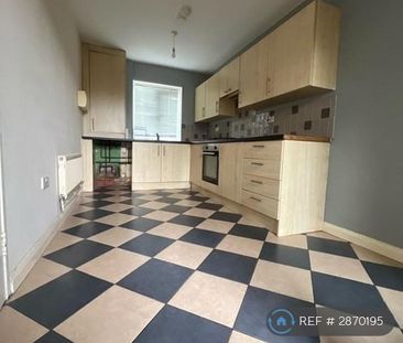 3 bedroom semi-detached house to rent - Photo 2
