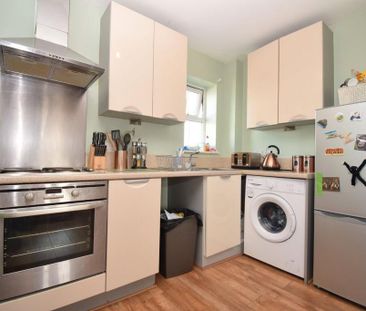 2 bedroom flat to rent - Photo 4