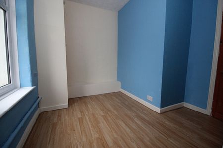 2 Bedroom Terraced House - Photo 2