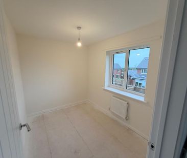 3 bedroom semi-detached house to rent - Photo 5