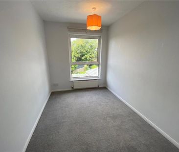 4 bedroom semi-detached house to rent - Photo 5