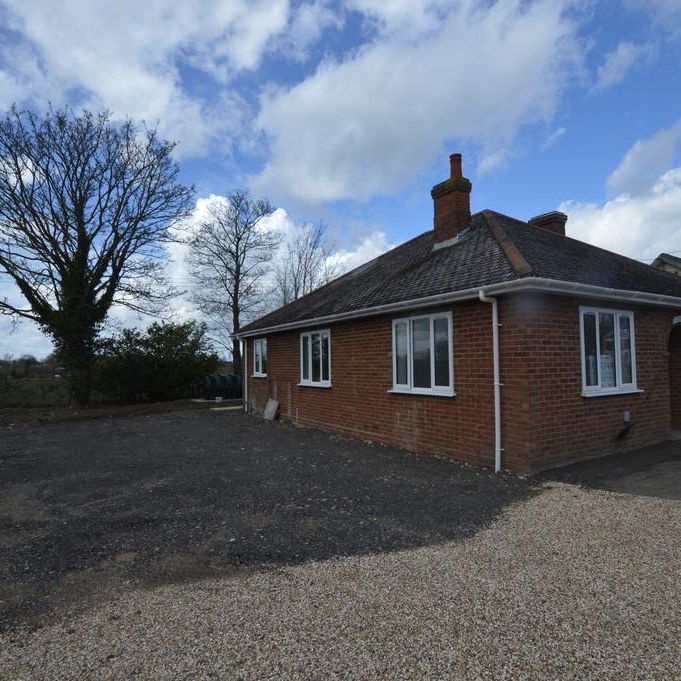 3 bedroom detached bungalow to rent - Photo 1