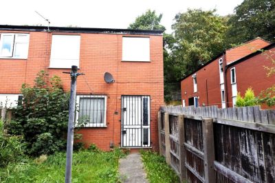 3 bedroom House in Hyde Park Close, Leeds - Photo 2