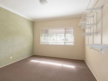 Spacious Family Home in a Convenient Location - Photo 4