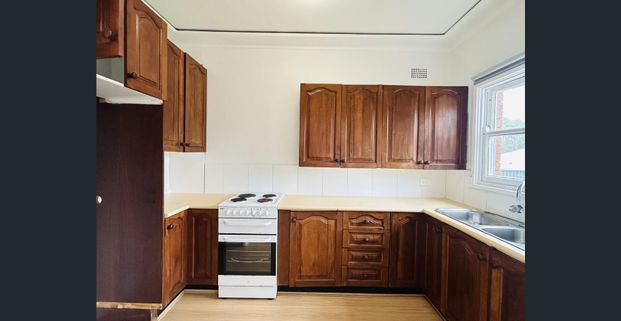 Renovated 3 Bedroom - Photo 1