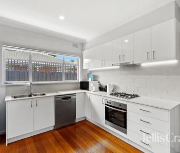 Bright, Stylish Living in a Convenient Location - Photo 3