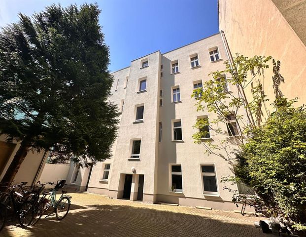 Wohnung mit Wohlfühlcharakter - saniert, moderner Vinylboden, Dusche und Badewanne! - Photo 1