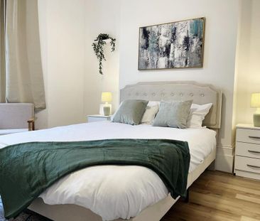 1 bedroom in a flat share to rent - Photo 4